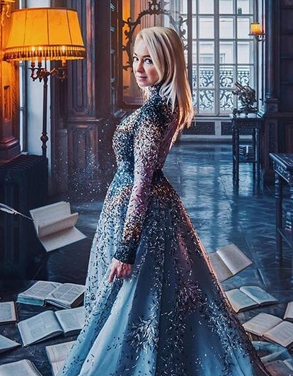 Яна Рудковская примерила платье с трехметровым шлейфом на бал дебютанток (видео)