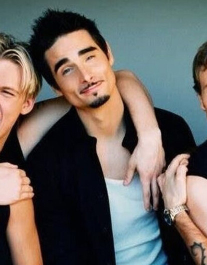 7 популярных бойз-бендов, которые сводили нас с ума в 90-х