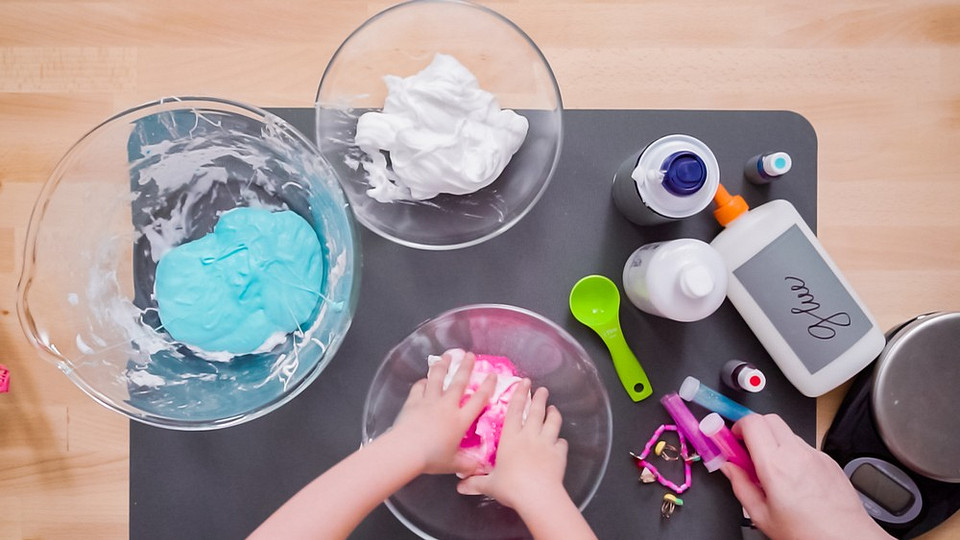 Развлечение с детьми: 11 способов сделать слайм из шампуня (тебе тоже понравится)