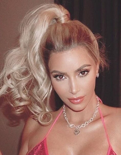 Муж Ким Кардашьян напугал костюмом для Хэллоуина младшую дочь