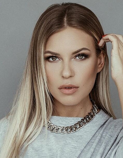 «Хочу на ручки»: Рита Дакота призналась, что променяла бы карьеру на сильного мужчину