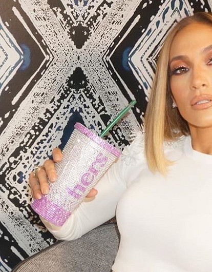 Дженнифер Лопес призналась, что ее просили скрывать возраст ради карьеры в шоу-бизнесе