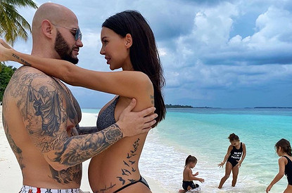 «Была на противозачаточных»: Оксана Самойлова рассказала про осложнения во время четвертой беременности