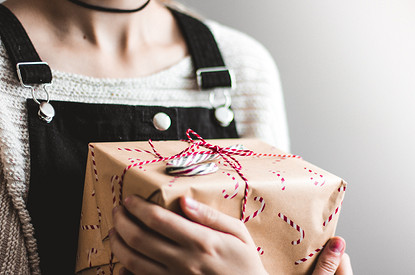 Какой подарок сделать своими руками: 3 презента, которые ты захочешь оставить себе