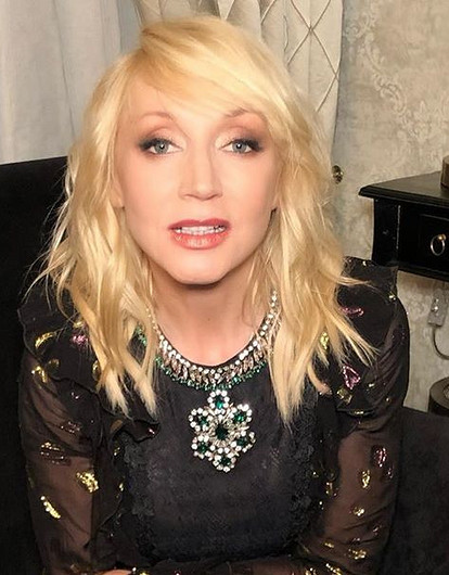 «Моя мама может все!»: Кристина Орбакайте показала, как Алла Пугачева делает ей макияж (видео)