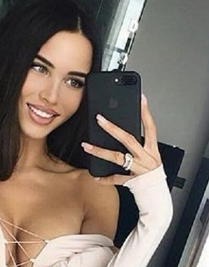 «Тело ликует»: Анастасия Решетова показала, как восстанавливает фигуру после родов (видео)