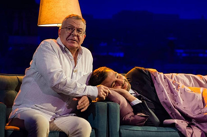 «Вел шоу с элементами стриптиза»: Андрей Ургант о первой работе знаменитого сына