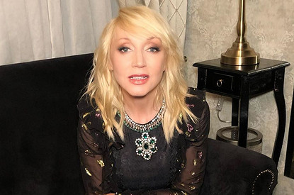 «Моя мама может все!»: Кристина Орбакайте показала, как Алла Пугачева делает ей макияж (видео)