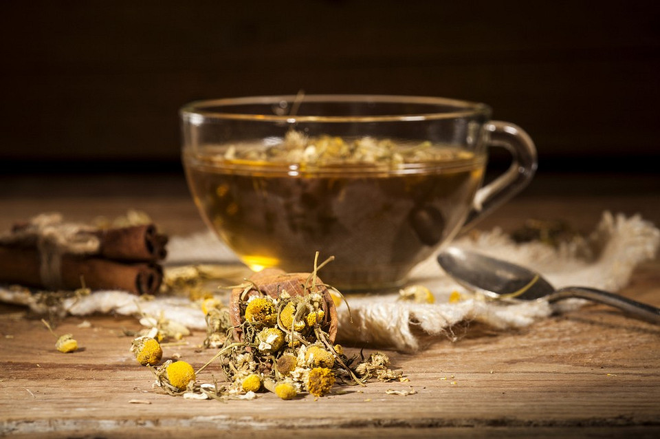 От гастрита и отеков: польза и вред ромашкового чая