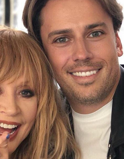 Бабушка легкого поведения: звезды, которые вышли замуж за молодых мужчин