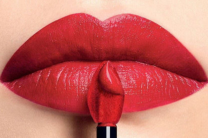 20 помад, которые станут главным акцентом новогоднего макияжа