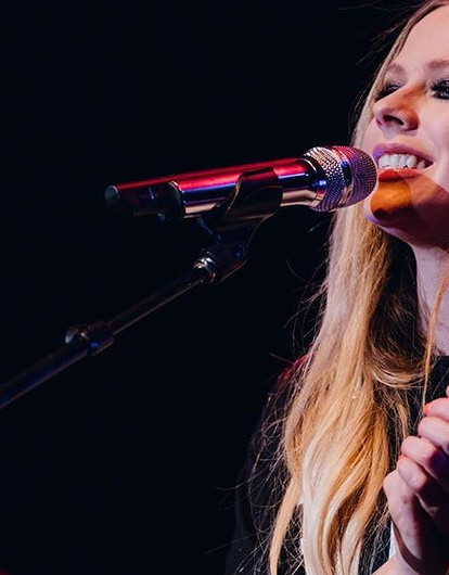 Аврил Лавин бросила сына одного из богатейших людей США