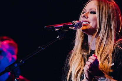 Аврил Лавин бросила сына одного из богатейших людей США