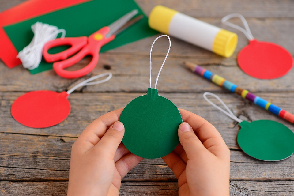 Алмаз, гирлянда и шары: как сделать елочные игрушки из бумаги своими руками (лови 25 вариантов для вдохновения)
