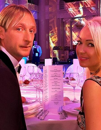 Яна Рудковская поздравила Евгения Плющенко с днем рождения архивным видео