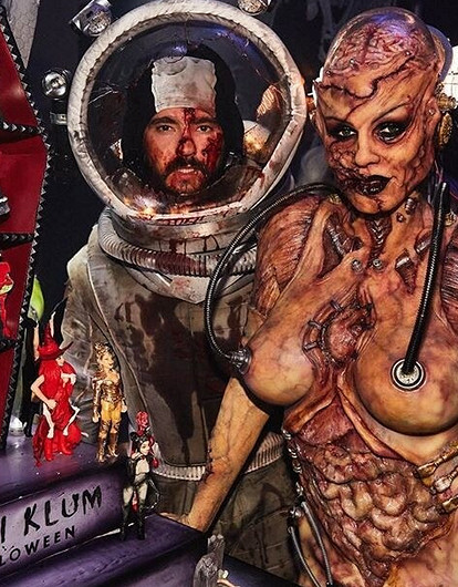 Хайди Клум показала процесс создания жуткого костюма на Хэллоуин (видео не для слабонервных)