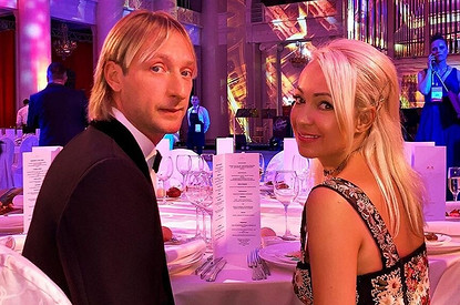 Яна Рудковская поздравила Евгения Плющенко с днем рождения архивным видео