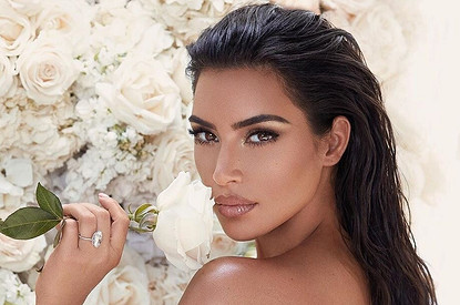 Ким Кардашьян одела всю семью в костюм червей (видео)