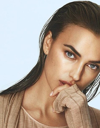 Ирина Шейк показала фигуру в купальнике