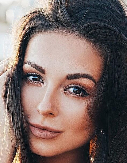 Нюша показала лицо без фирменной родинки