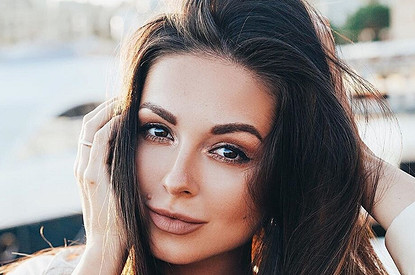 Нюша показала лицо без фирменной родинки