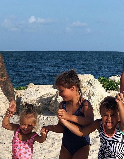 «Сами в шоке»: Оксана Самойлова подтвердила свою беременность