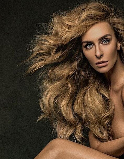 «Не угрожаю»: Екатерина Варнава опубликовала фото с короткой стрижкой и без одежды