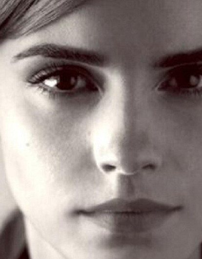 «Я счастлива быть одной»: Эмма Уотсон раскритиковала общество за стереотипы о 30-летних женщинах