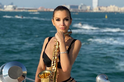 «Мама, я в Дубае»: Ольга Орлова похвасталась стройной фигурой в купальнике