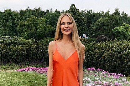 Наталья Ионова поделилась горячим фото в светящемся купальнике