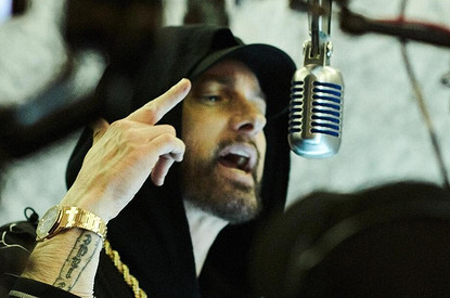 «Я бы тоже избил»: Эминем поддержал рэпера Криса Брауна, напавшего на певицу в 2009 году