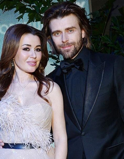 «Гладкого льда»: Анастасия Заворотнюк поддержала мужа перед выступлением