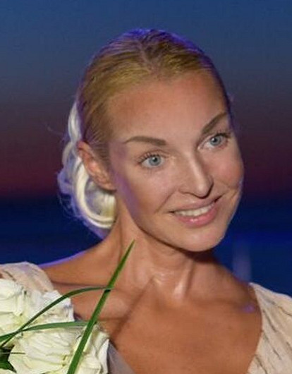 Анастасия Волочкова сменила имидж (челка ей к лицу)