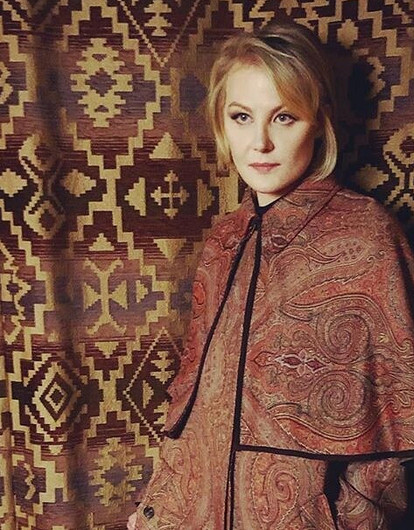 «Серятина располагает»: Рената Литвинова прогулялась в цветной искусственной шубе