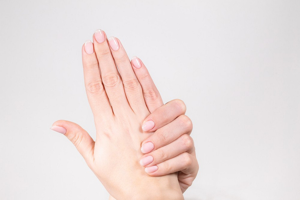Как отбелить ногти в домашних условиях: 14 эффективных способов