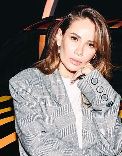 Шаурма и рэп: Айза Анохина отметила день рождения