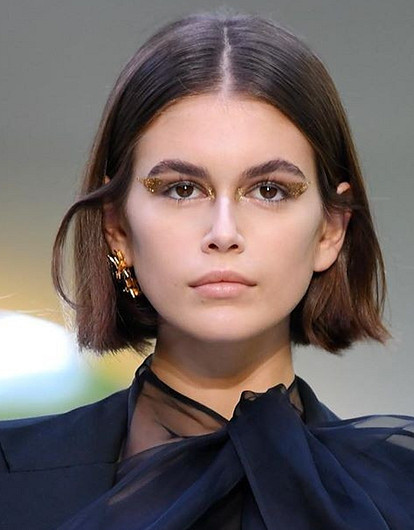 Кайя Гербер ввела в моду новую стрижку (точнее, хорошо забытую старую)