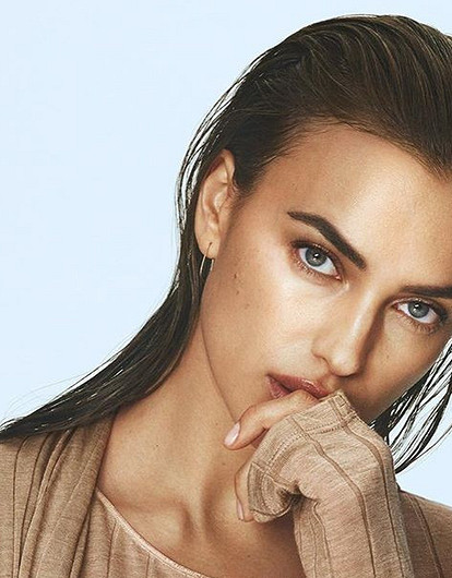 Ирина Шейк устроила эротическую фотосессию в нижнем белье