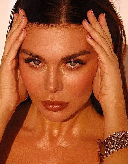 5 самых громких скандалов в карьере и личной жизни Анны Седоковой