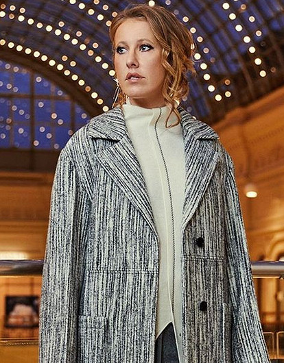 «Отчаянный призыв»: Ксения Собчак посмеялась над голым фото Оксаны Лаврентьевой (и была послана ее мужем)