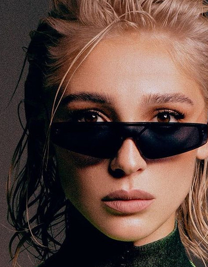 «Это не парик»: Настя Ивлеева перекрасила волосы в розовый цвет (видео)