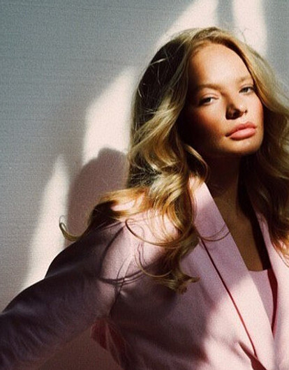 Лиза Пескова создала свою «маску» в Instagram (семейные усы)