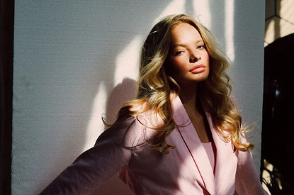 Лиза Пескова создала свою «маску» в Instagram (семейные усы)