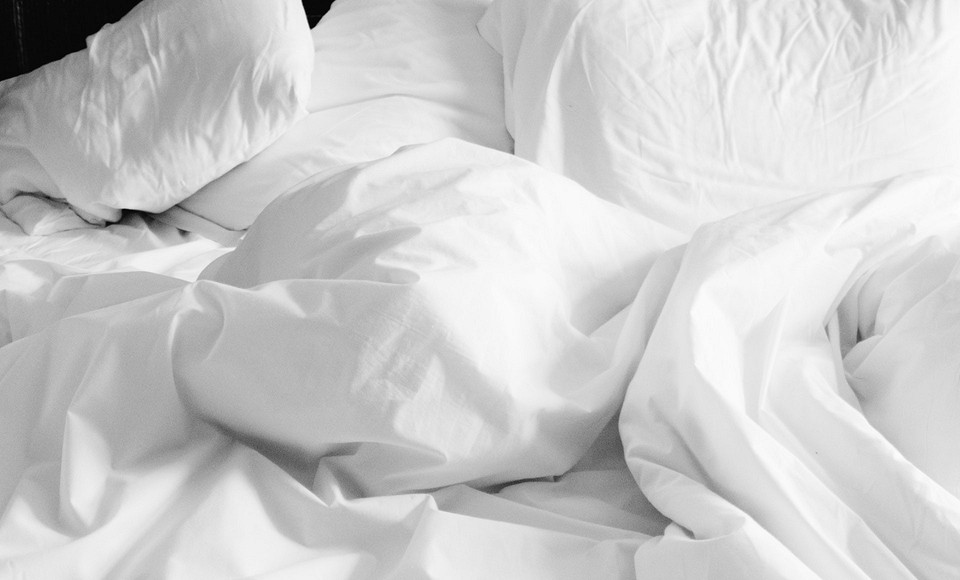 Лаванда, «умные» будильники и шум помогают заснуть: 30 интересных фактов о сне