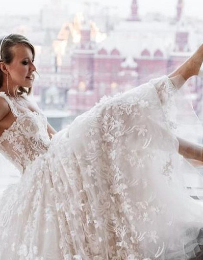 Елена Воробей перевоплотилась в Собчак и спародировала ее свадьбу