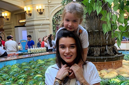 Ксения Бородина показала, как украсила комнату ко дню рождения дочери (видео)