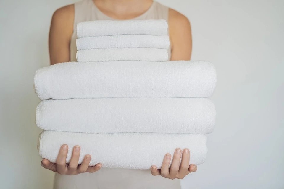 Как сложить полотенце компактно и красиво: валик, рулончик, стопка