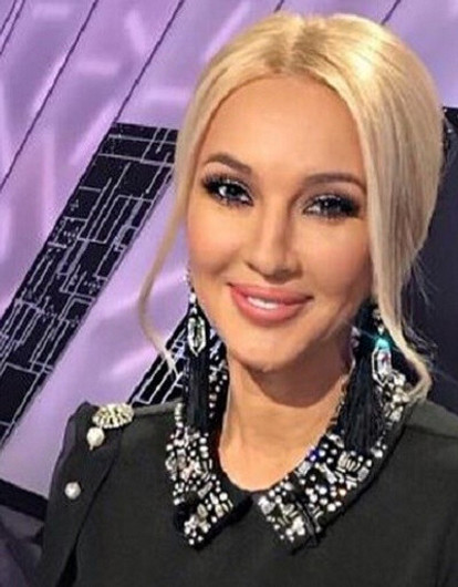 «Протекал лет 5-6»: у Леры Кудрявцевой порвался грудной имплант (ведущую срочно прооперировали)