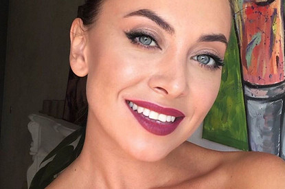 Наталья Фриске увидела памятник с могилы сестры в одном из ресторанов