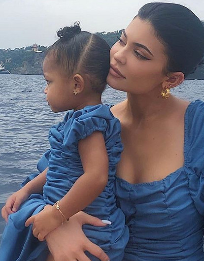 Мама и дочка: парные образы Кайли Дженнер и Сторми